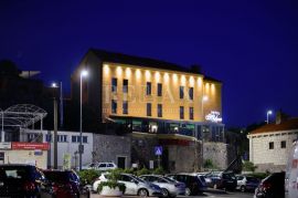 SENJ - Novoizgrađen hotel u centru grada, Senj, Poslovni prostor