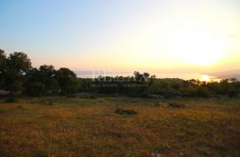 KLENOVICA, POLJICE- Poljoprivredno zemljište 6643 m2 sa dvije ruševine i pogledom, Novi Vinodolski, Terreno