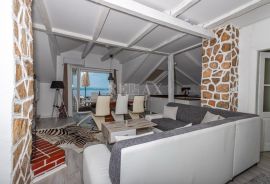CRIKVENICA - Jedinstvena vila na atraktivnoj lokaciji 30m od plaže, Crikvenica, Σπίτι