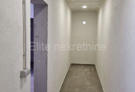Kostrena - luksuzni stan u prizemlju sa garažom i okućnicom, Kostrena, Διαμέρισμα