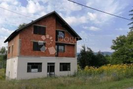 Kuća sa placem od 6191 m²,Macute,Vocin,Slatina okolica, Slatina, Haus