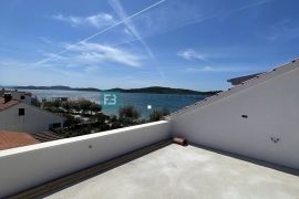SRIMA, luksuzni penthouse, 1. red do mora, zanimljiv dizajn, Vodice, Appartamento