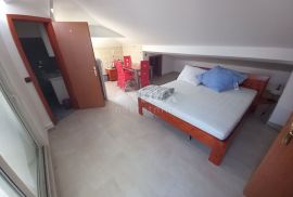 Opatija, Ičići - Tri apartmana,53 m2, 76 m2 i studio 15 m2 na samom moru!, Opatija - Okolica, Wohnung