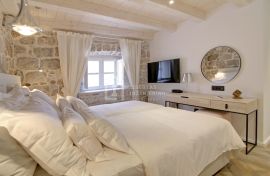 Prodaje se renovirana barokna palača na Stradunu, Dubrovnik, Dubrovnik, Famiglia