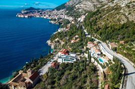 Zemljište s građevinskom dozvolom s pogledom na staru gradsku jezgru, Dubrovnik, Zemljište