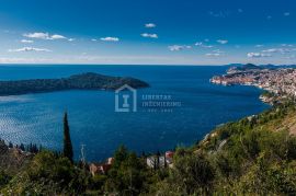Zemljište s građevinskom dozvolom s pogledom na staru gradsku jezgru, Dubrovnik, Terra