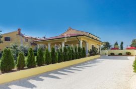 Istra,Vodnjan kuća 254m2 ,bazen,1027m2 zemljišta, mirna lokacija !, Vodnjan, Famiglia