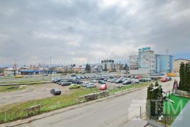 Adaptirani poslovni prostori od 35m2 do 300m2 s parking mjestom, Stup, Ilidža, Εμπορικά ακίνητα