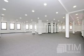 Adaptirani poslovni prostori od 35m2 do 300m2 s parking mjestom, Stup, Ilidža, Propiedad comercial