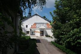 Avala, Vrčin, 2000m2, 100 ari placa, stambeno-poslovni prostor, pr+vpr+I ID#1571, Grocka, Commercial property