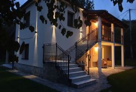 Kuća okružena prirodom i velikom okućnicom, Pazin, Istra, Pazin, Kuća