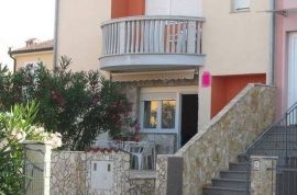 Kuća sa dva apartmana na odličnoj lokaciji, Medulin, Istra, Medulin, Σπίτι