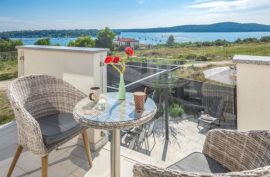 Villa sa pogledom na more i dodatnim apartmanom, Medulin, Istra, Medulin, Famiglia