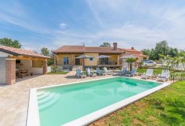 Villa sa bazenom i dodatnim apartmanom na mirnoj lokaciji, Višnjan,okolica, Istra, Višnjan, Maison