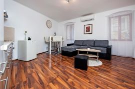 Simpatičan stan u centru Rovinja 100 m od rive, Istra, Rovinj, Appartement