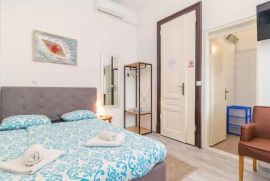 Renovirani stan na TOP lokaciji podijeljen u 4 app, Pula, Istra, Pula, Apartamento