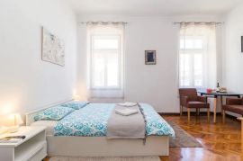 Renovirani stan na TOP lokaciji podijeljen u 4 app, Pula, Istra, Pula, Stan
