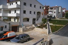 Kuća sa 6 stambenih jedinica na top lokaciji, Pula, Istra, Pula, Casa