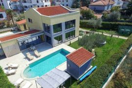 Villa odmah nadomak plaže, Fažana, Istra, Fažana, Famiglia