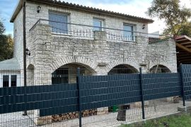 Kamena kuća sa dva stana, Kavran, Istra, Marčana, Kuća