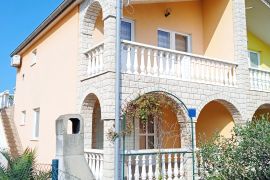 PRILIKA!! Dvojna kuća sa 2 stana nedaleko mora, Štinjan, Istra, Pula, Famiglia