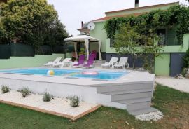 Kuća sa bazenom okružena prirodom, Pula, Istra, Pula, Famiglia