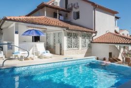 Predivna villa na odličnoj lokaciji, Pješčana uvala, Istra, Medulin, Famiglia