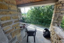 ISTRA, GRAČIŠĆE - Kamena kuća na potpunoj osami s pogledom na zelenilo, Gračišće, Дом