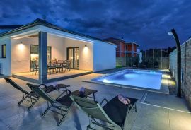 Moderna villa na prodaju, Pula, okolica, Istra, Pula, Haus