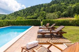 Predivna kuća okružena zelenilom, Buzet, okolica, Istra, Buzet, Famiglia
