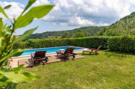Predivna kuća okružena zelenilom, Buzet, okolica, Istra, Buzet, Famiglia