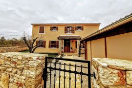Villa na prodaju, okolica Svetvinčenta, Istra, Svetvinčenat, Maison