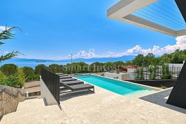 KOSTRENA, luksuzna vila s bazenom 150 m od mora i plaža!, Kostrena, House