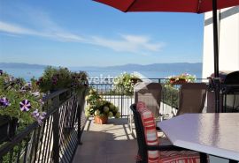 Kozala, dvije etaže sa 4 uređena stana, pogled na more, Rijeka, Stan