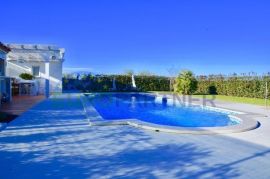 Prekrasna luksuzna vila s bazenom, Poreč, Kuća