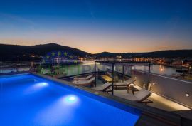 Luksuzna vila prvi red uz more, u blizini Trogira, Marina, Casa