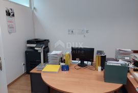 RIJEKA, PEĆINE - Poslovni prostor 144m2 kompletno uređen s  5 zasebnih ureda, Rijeka, Commercial property