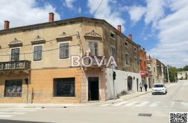 Poslovno stambeni objekt 680 m2 u Benkovcu, Zadar *PRILIKA*  (ID-1918), Benkovac, Famiglia