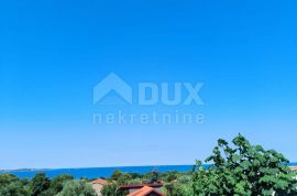 ISTRA, PEROJ Duplex vile s panoramskim pogledom na more! 500 m od plaže PRILIKA ZA INVESTICIJU, Vodnjan, House