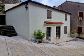 Obnovljena kuća u starogradskoj jezgri, Pićan, Istra, Pićan, Ev