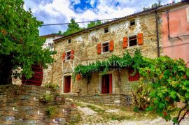 Istra-Oprtalj, kamena istarska kuća s otvorenim pogledom, Oprtalj, Maison