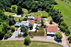 Istra, Žminj, Kompleks obiteljskog imanja na 10 000 m2, Žminj, Casa