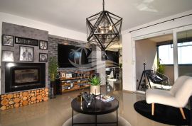 CRIKVENICA-Moderno uređen dvoetažni stan 162 m2 s jacuzzijem!, Crikvenica, Apartamento