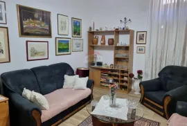 Istra, širi centar stan 86m2 s puno potencijala, Pula, Appartement
