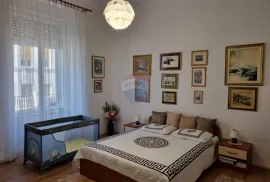 Istra, širi centar stan 86m2 s puno potencijala, Pula, Appartement