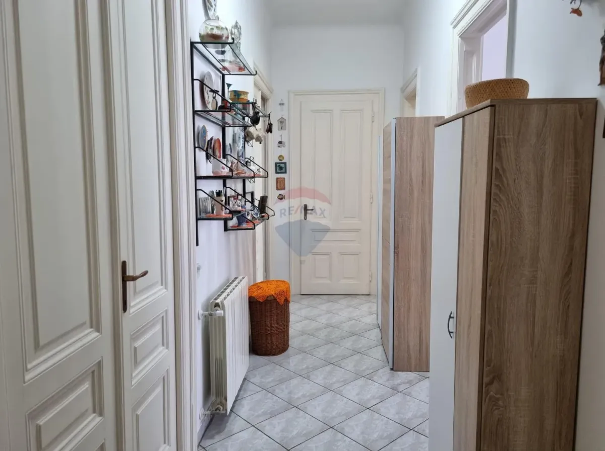 Istra, širi centar stan 86m2 s puno potencijala, Pula, Appartement