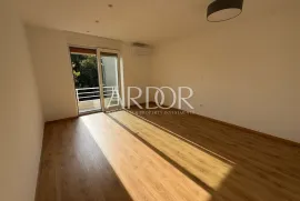 Vojak, novoadaptirani trosobni stan na vrlo traženoj lokaciji!, Rijeka, Appartement