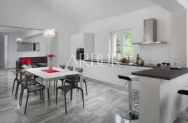 Istra, luksuzna vila sa bazenom, spa zonom i teretanom, Sveta Nedelja, Kuća