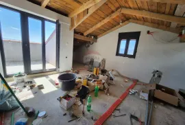 Kostrena, starina u završnoj fazi rekonstrukcije - s 5 stambenih jedinica, Kostrena, Ev