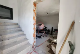 Kostrena, starina u završnoj fazi rekonstrukcije - s 5 stambenih jedinica, Kostrena, Ev